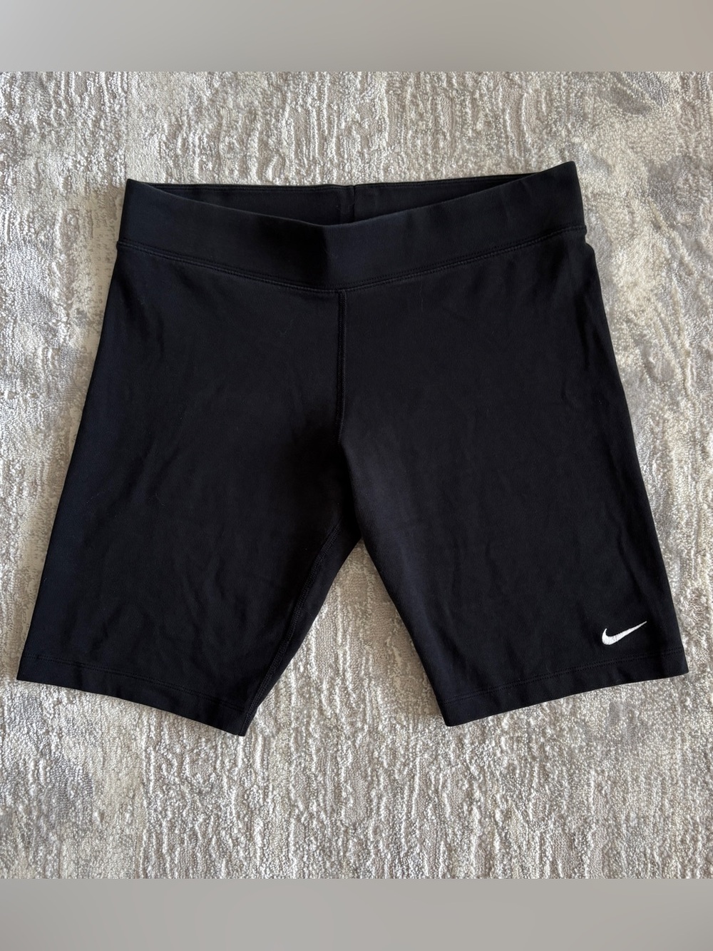 Nike Women’s Essential Bike Shorts 9” Large